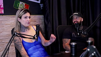 Fez um vídeo mijando de mãos dadas não solta squirting entraram no pornô por gostar de sexo e o ciúmes e receio de gravar - casal dna watch sheer red