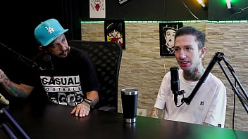 Fez um vídeo mijando de mãos dadas não solta squirting entraram no pornô por gostar de sexo e o ciúmes e receio de gravar - casal dna watch sheer red