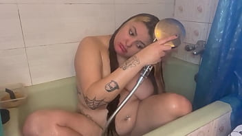 Curvy in the shower 19 minute