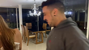 Novinha transando com motoboy entregador depois de receber seu ido so de calcinha completo xvideos red