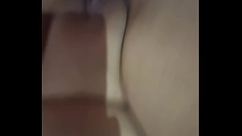 Esposa safada com os peitinhos durinhos de tesão cavalgando no pau - não aguentou e fodeu ela com força de quatro