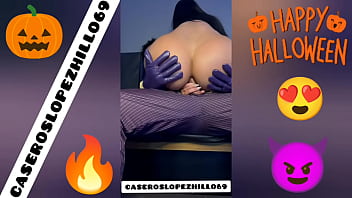 Que rico es festejar halloween de esta forma y de regalo me dejo quitarle la virginidad de su culito