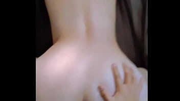Latina caliente de 18yo siendo follada con verga enorme y casi que no la aguanta asi chilla de rico esta morrita buenona