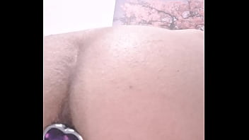 Marca comigo e vem enfiar seu cacetão nessa buceta gulosa e puta e adoro que esporrem na minha boca tambem vem estou esperando