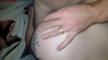 Quase não aguentei da meu cuzinho para o single ele gozou dentro e continuou fodendo até eu gozar meu corno nunca fez assim comigo