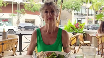 Lunch today in waikiki noisy restaurant lots of road noise from kalakaua avenue interesting things happening below the