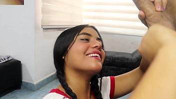Hermanastra de 18 años colombiana quiere saber que tienen los hombres entre sus piernas - natalygirl