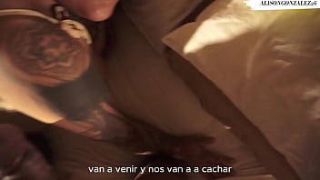 Mi hermanastra tetona le gusta que entre a jugar a su habitacion para poder hacer que me la mame