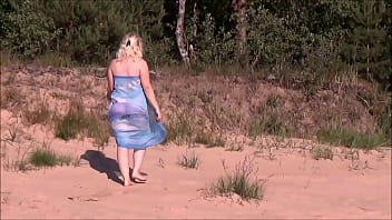 Sex milf masturbates on the beach