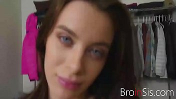 sister flash her tits