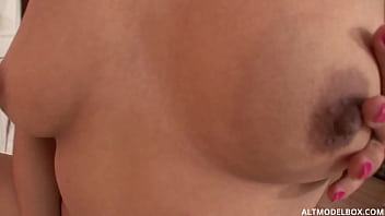 xxx bootylicious aunt cunt squirts in mouth while licking