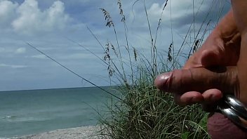 beach jerking off with voyeurs