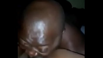 femme black se fait dechirer la chatte