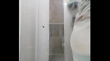 espiando bañera