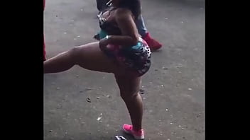 wide hip bbw with jiggly azz