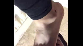 le chupo los pies a mi amiga borracha