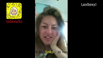 belle mère nue en robe moulante