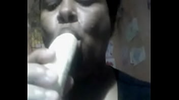 negras gordas se meten una banana por la concha