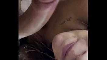 mientras duermo mi hermana se mete desnuda ami cama y me para la verga