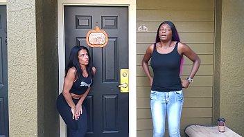 girls trying not to pee desperation porn