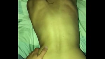 elle pisse pendant la sodomie