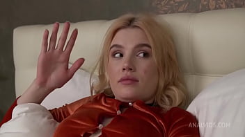 white girl masturbated on pilow and sucking her tits