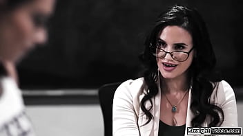 barber shaving gals pussy