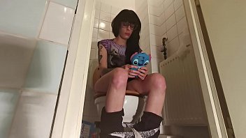 girl eaitng shit