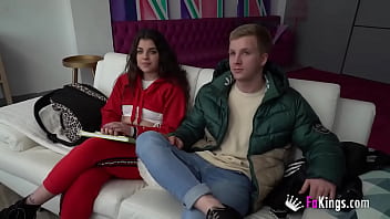 mom friend come to home for necklace pornvideo