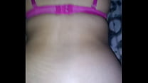 En cuatro patas recibiendo la verga mmmmmm rico