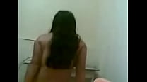 DESNUDA ME ESPERABA...