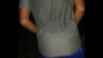 Chica dedeandose