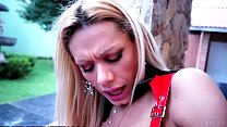 Loira trans fodendo rapaz no jardim de casa, veja vídeo na integra em: www.avantajadas.com.br