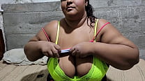 Enteada é flagrada tirando fotos por seu padrasto, e acaba sendo fudida por ele