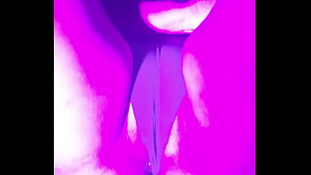 Exibindo a ppk no sofá 2