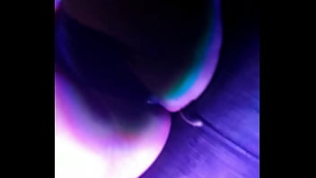 Exibindo a ppk no sofá 2