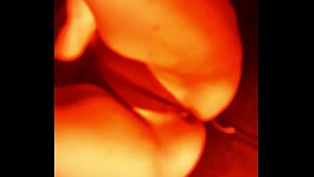 Exibindo a ppk no sofá 2