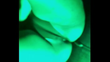 Exibindo a ppk no sofá 2