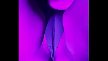 Exibindo a ppk no sofá 2