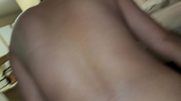 En un hotel ella le gusta sentar