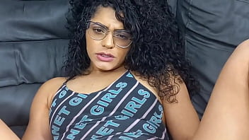Ela sentou e gozou no pau do dotado Ela sentou e gozou no pau do dotado