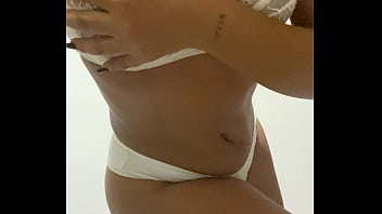 Venha Me Ver De Lingerie Com Tesao Acariciando Meus Seios thumbnail