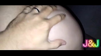 Abri minha bunda pra ele colocar melhor em mim