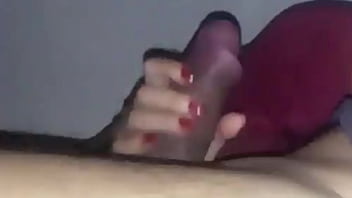 Relaxando e batendo uma punheta