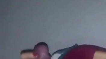 Relaxando e batendo uma punheta