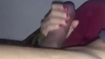 Relaxando e batendo uma punheta