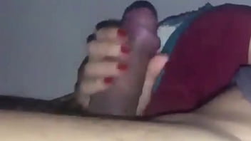 Relaxando e batendo uma punheta