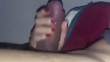 Relaxando e batendo uma punheta