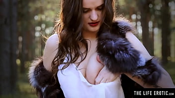 Watch as she masturbates wildly using a bottle as a dildo Watch as she masturbates wildly using a bottle as a dildo