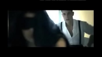 Do anybody know her name pls she's excellent